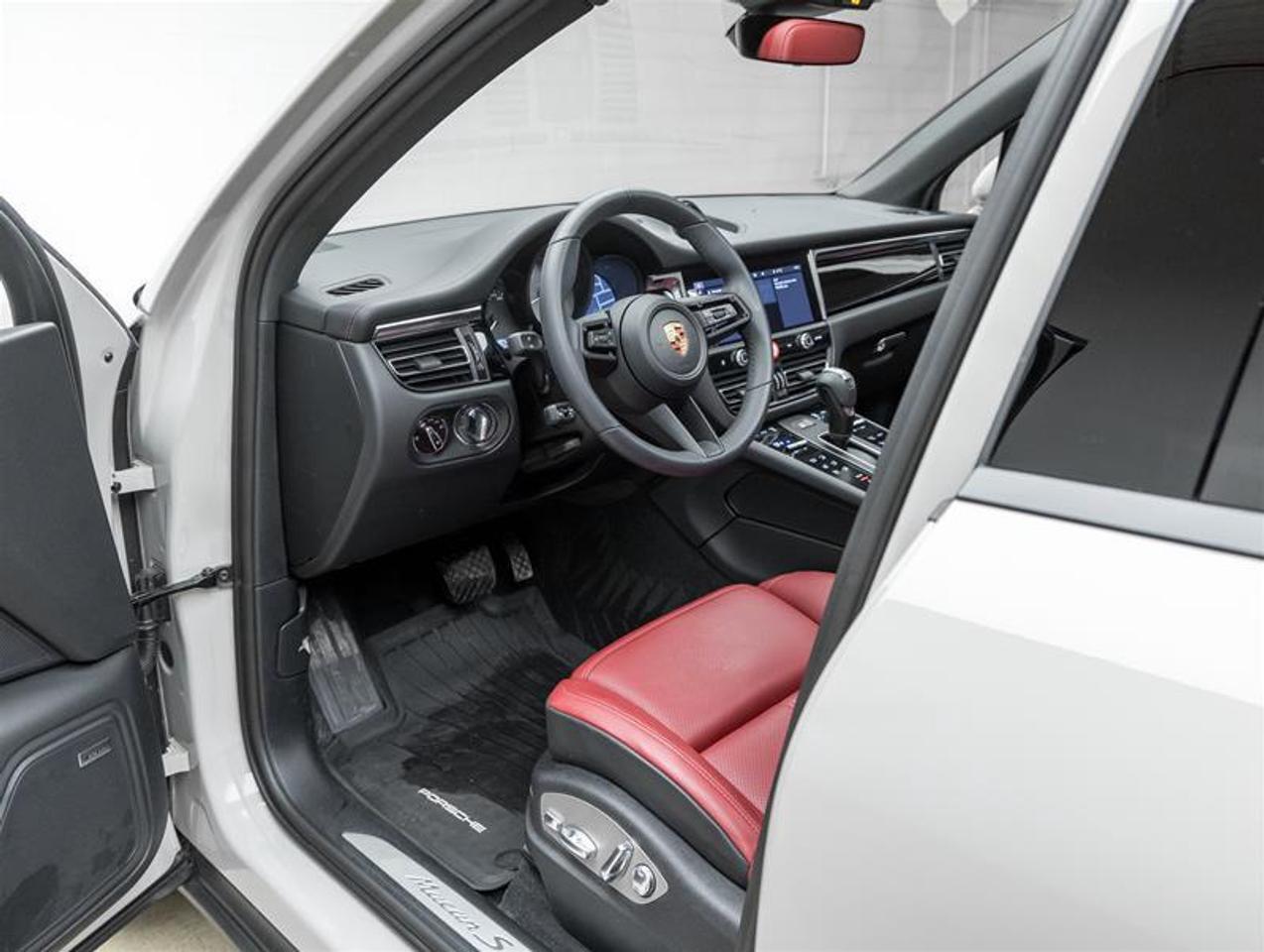 2026 Porsche Macan  Photo