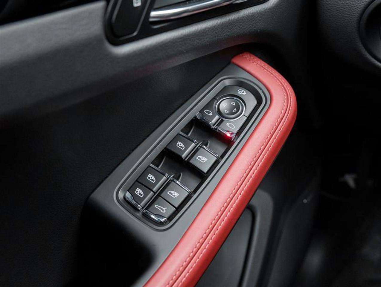 2026 Porsche Macan  Photo