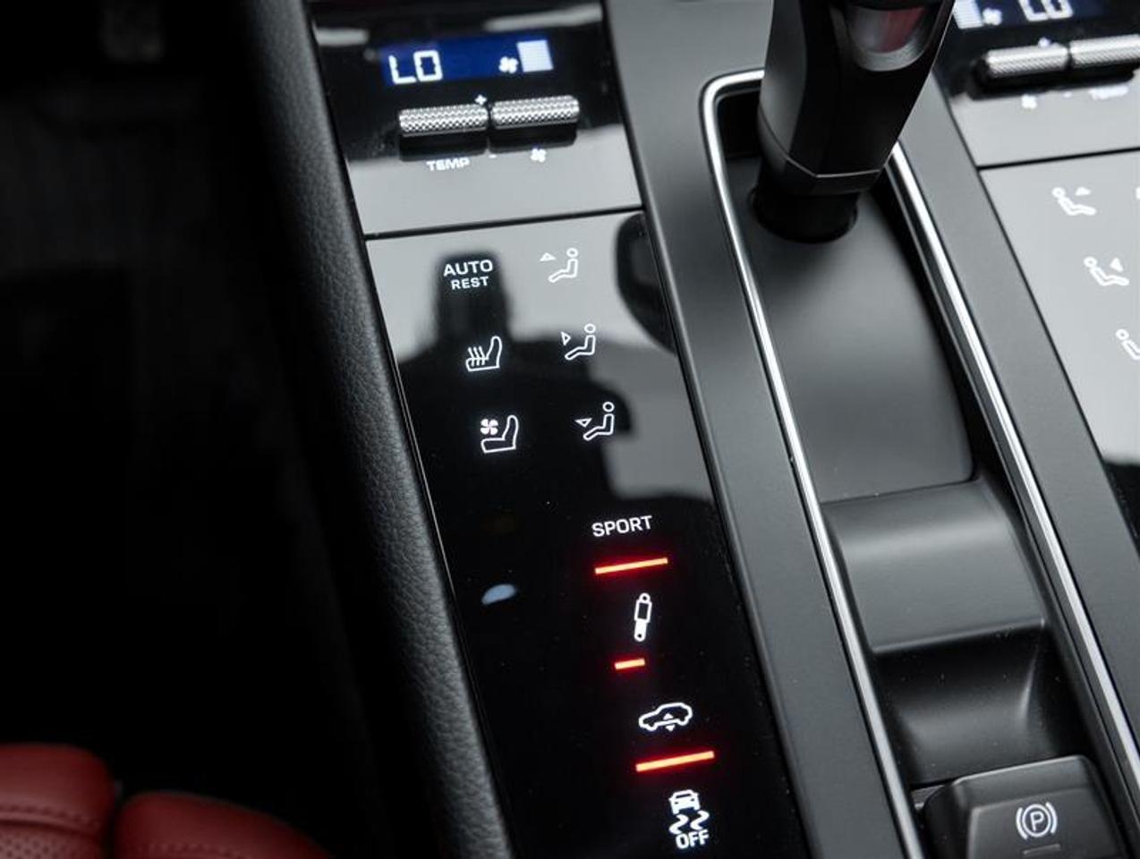 2026 Porsche Macan  Photo