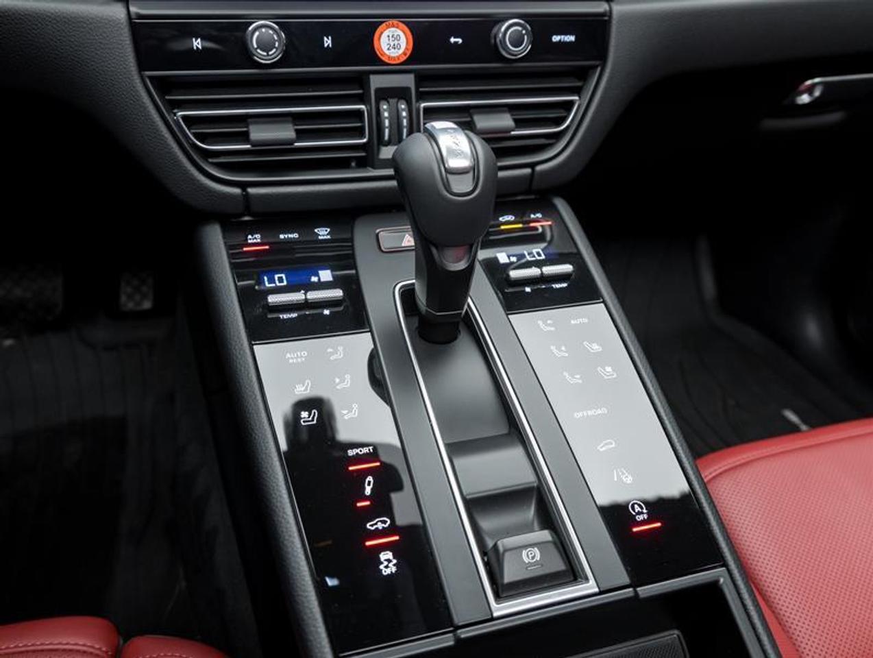 2026 Porsche Macan  Photo