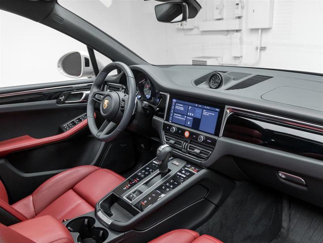 2026 Porsche Macan  Photo