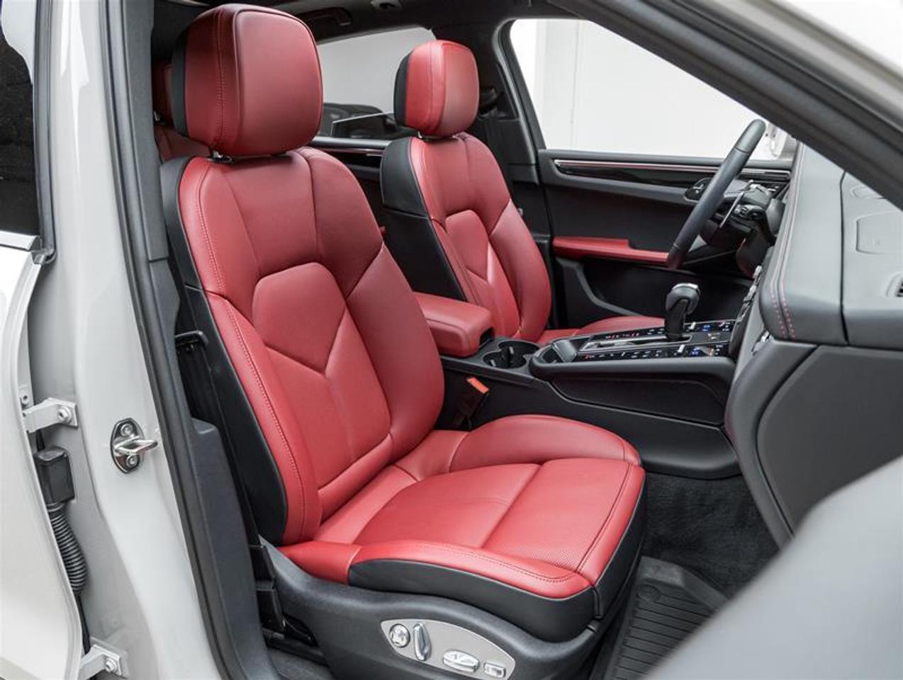 2026 Porsche Macan  Photo