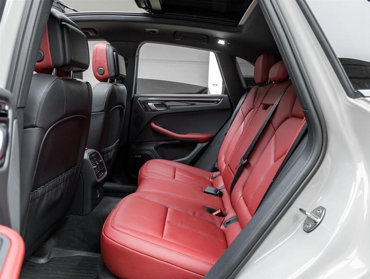 2026 Porsche Macan  Photo