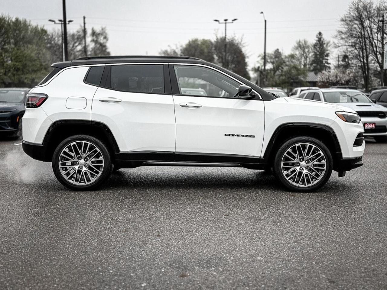2024 Jeep Compass Limited   ELITE EXTERIOR GROUP   PANO ROOF   ALPIN Photo