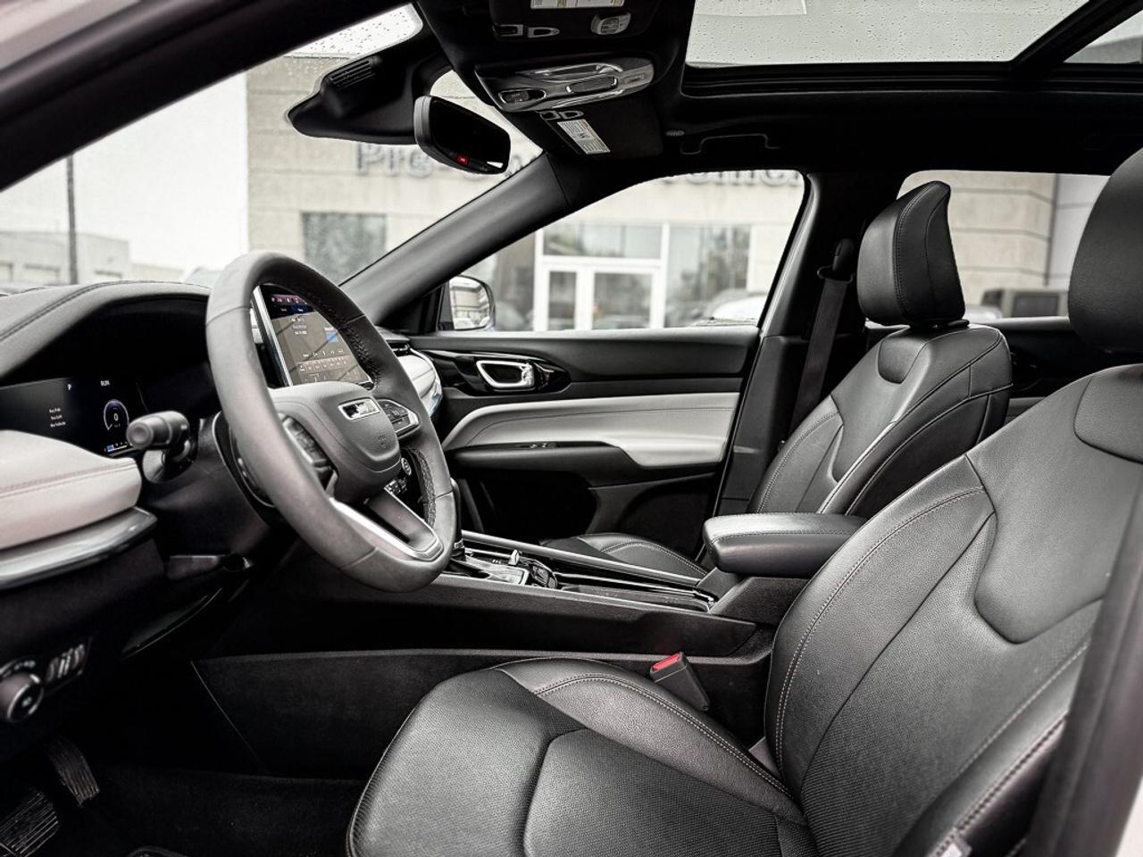 2024 Jeep Compass Limited   ELITE EXTERIOR GROUP   PANO ROOF   ALPIN Photo