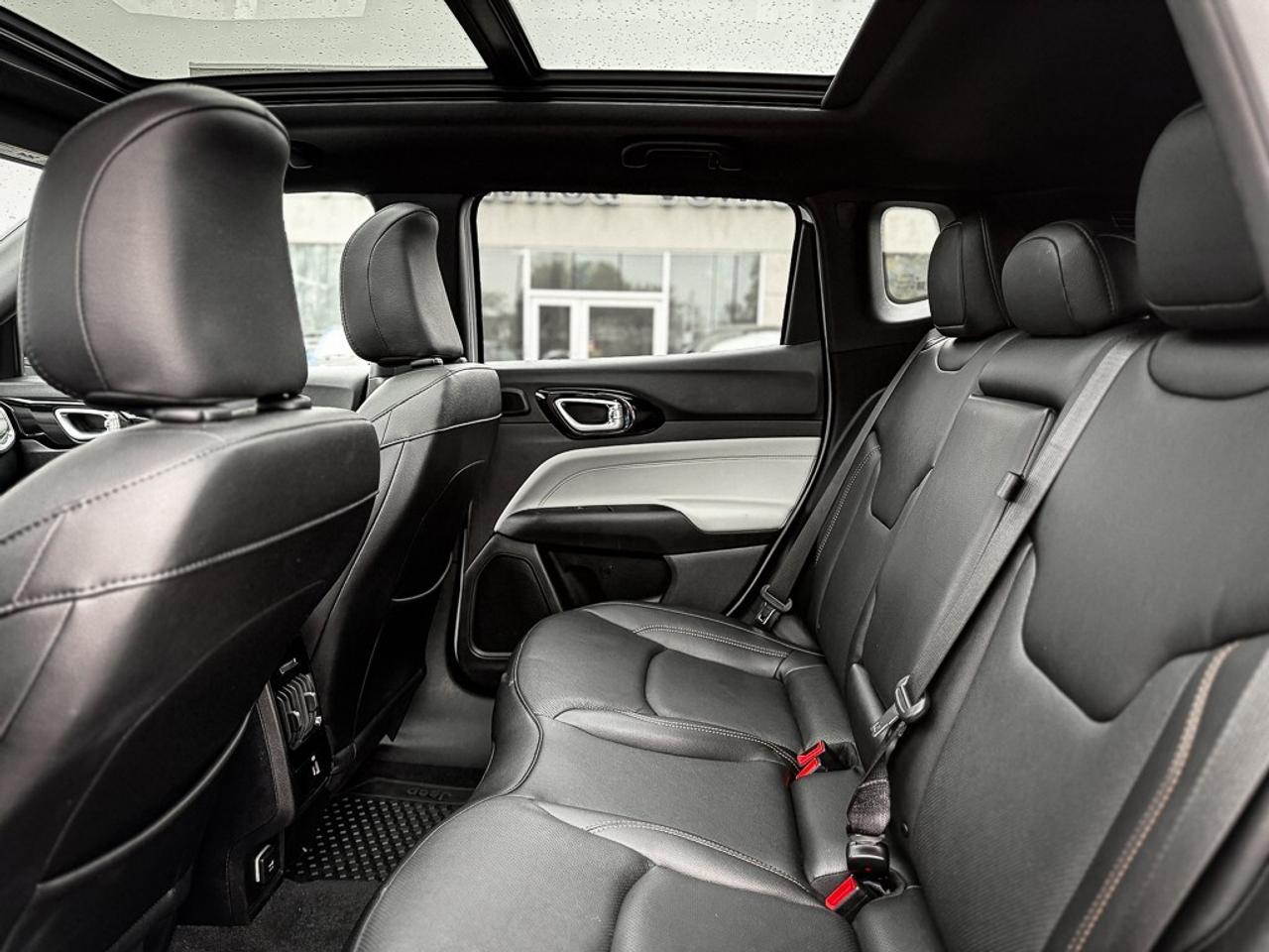 2024 Jeep Compass Limited   ELITE EXTERIOR GROUP   PANO ROOF   ALPIN Photo