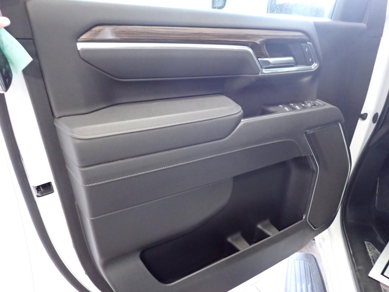 2025 Chevrolet SILVERADO 2500HD LT 4WD CREW CAB NAVI 6'4 BOX Photo