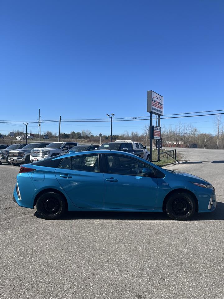 2021 Toyota Prius Prime Upgrade Photo4