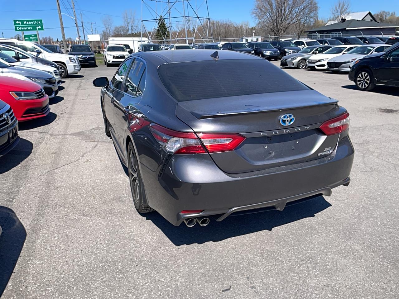 2019 Toyota Camry HYBRID SE Photo