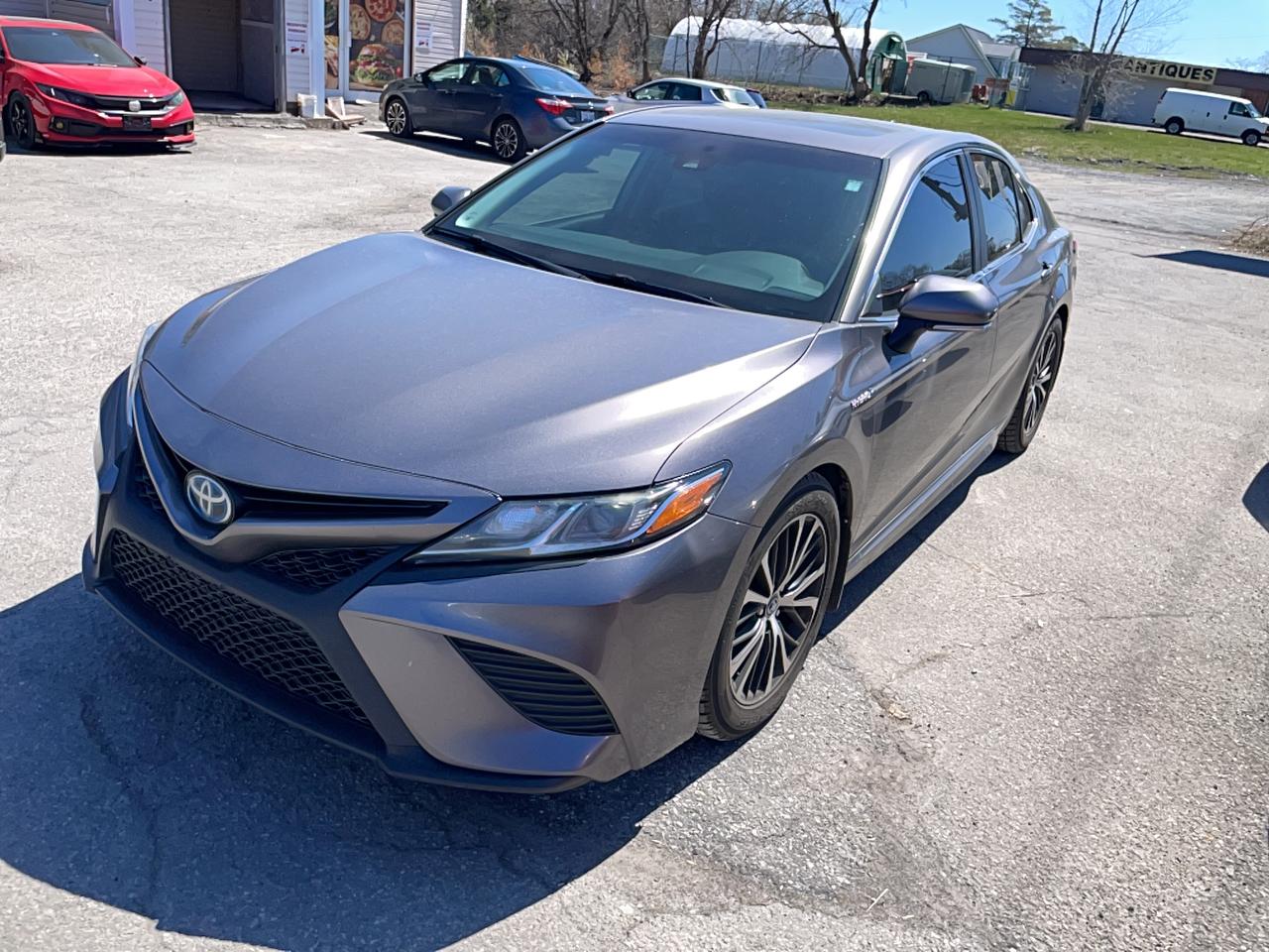 2019 Toyota Camry HYBRID SE Photo
