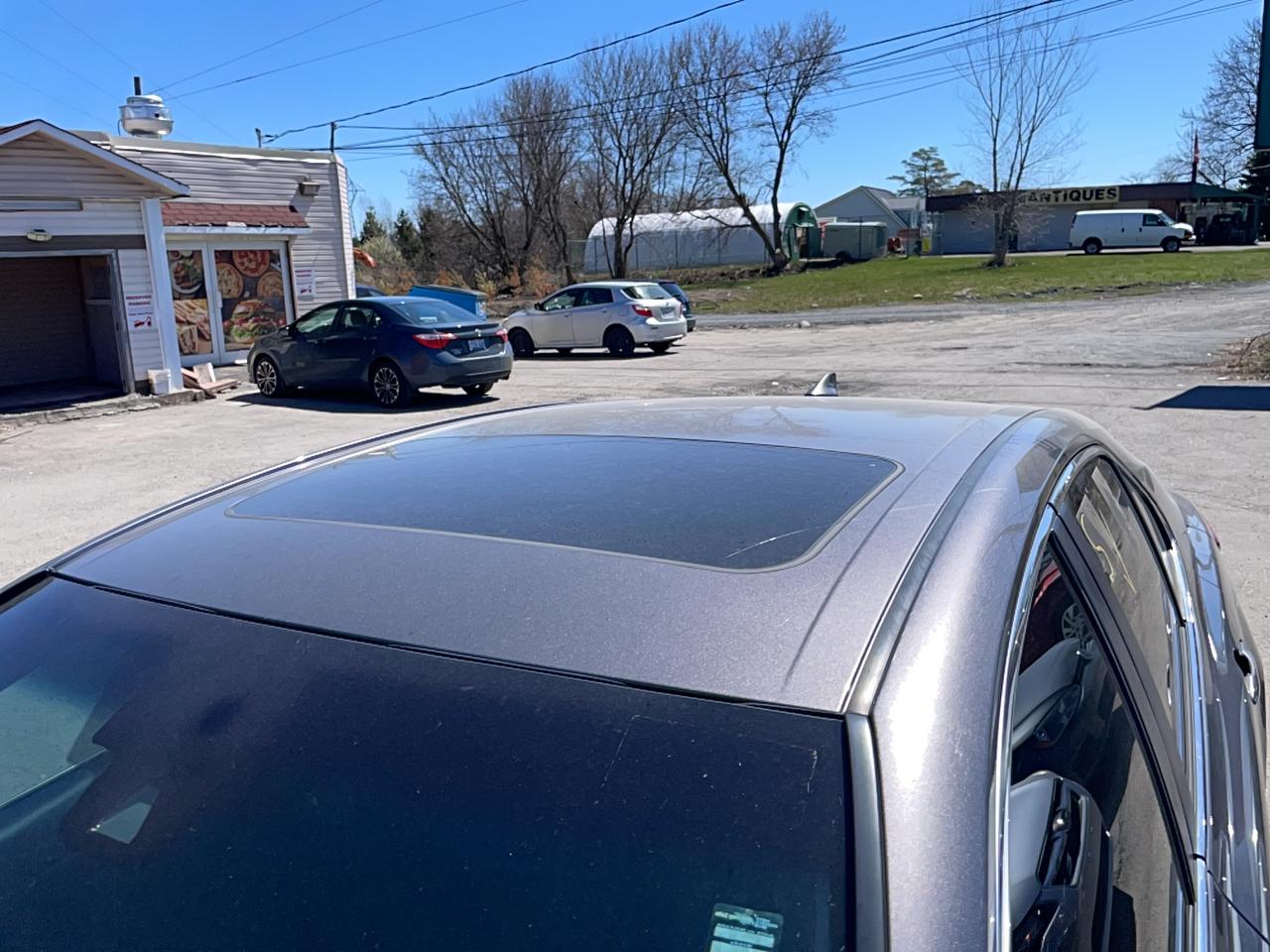 2019 Toyota Camry HYBRID SE Photo