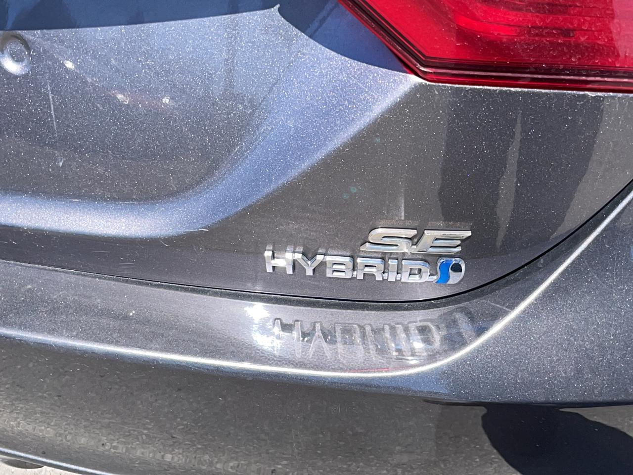 2019 Toyota Camry HYBRID SE Photo