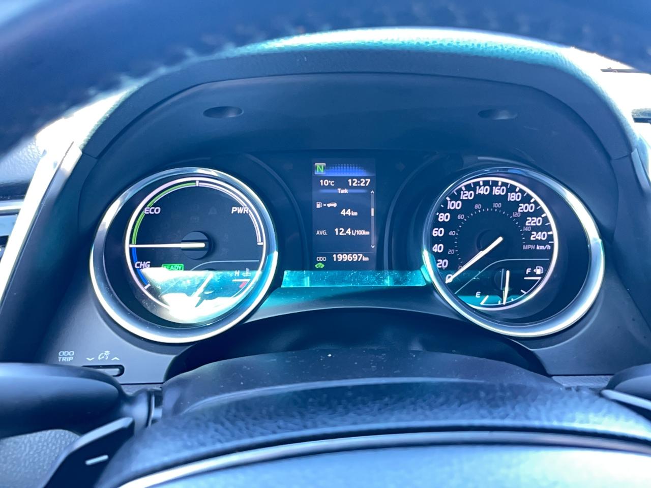 2019 Toyota Camry HYBRID SE Photo