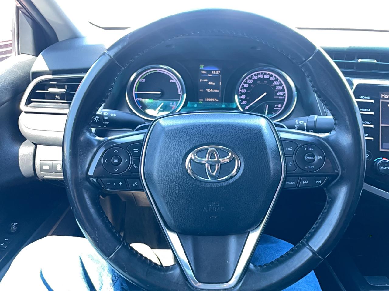 2019 Toyota Camry HYBRID SE Photo