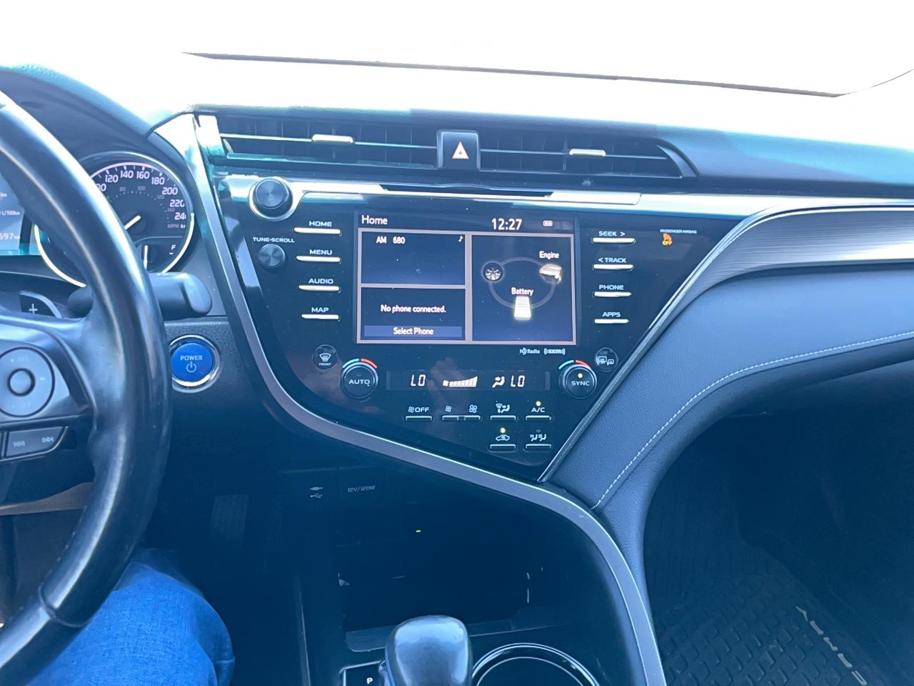 2019 Toyota Camry HYBRID SE Photo