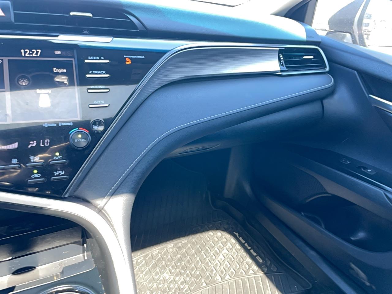 2019 Toyota Camry HYBRID SE Photo