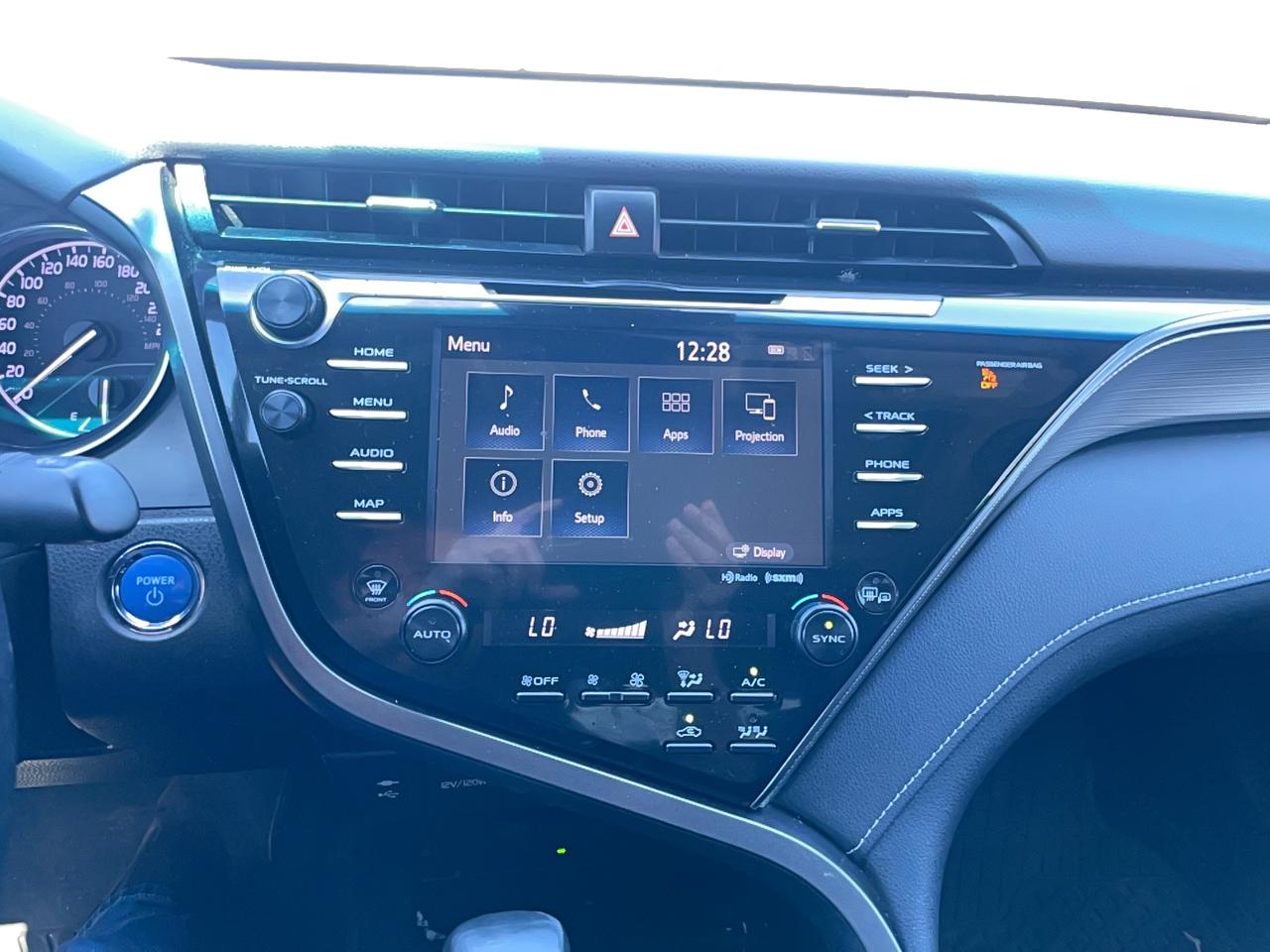 2019 Toyota Camry HYBRID SE Photo