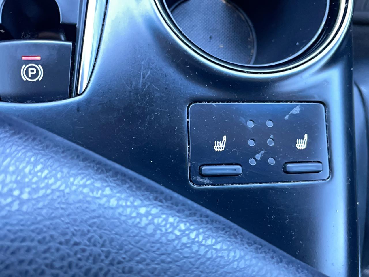 2019 Toyota Camry HYBRID SE Photo