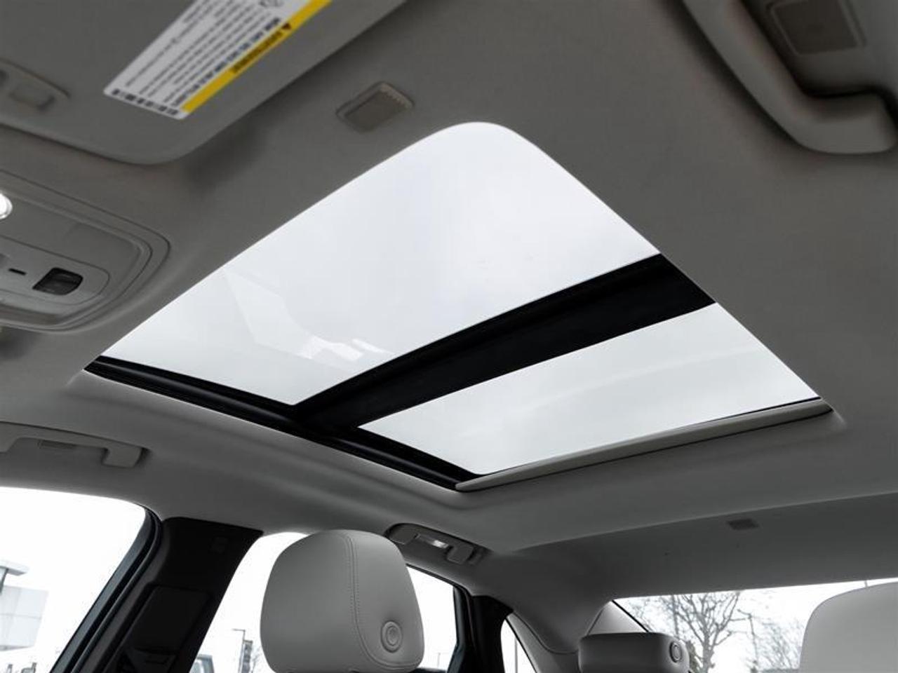 2015 Cadillac XTS Premium 4dr All-Wheel Drive Sedan Photo