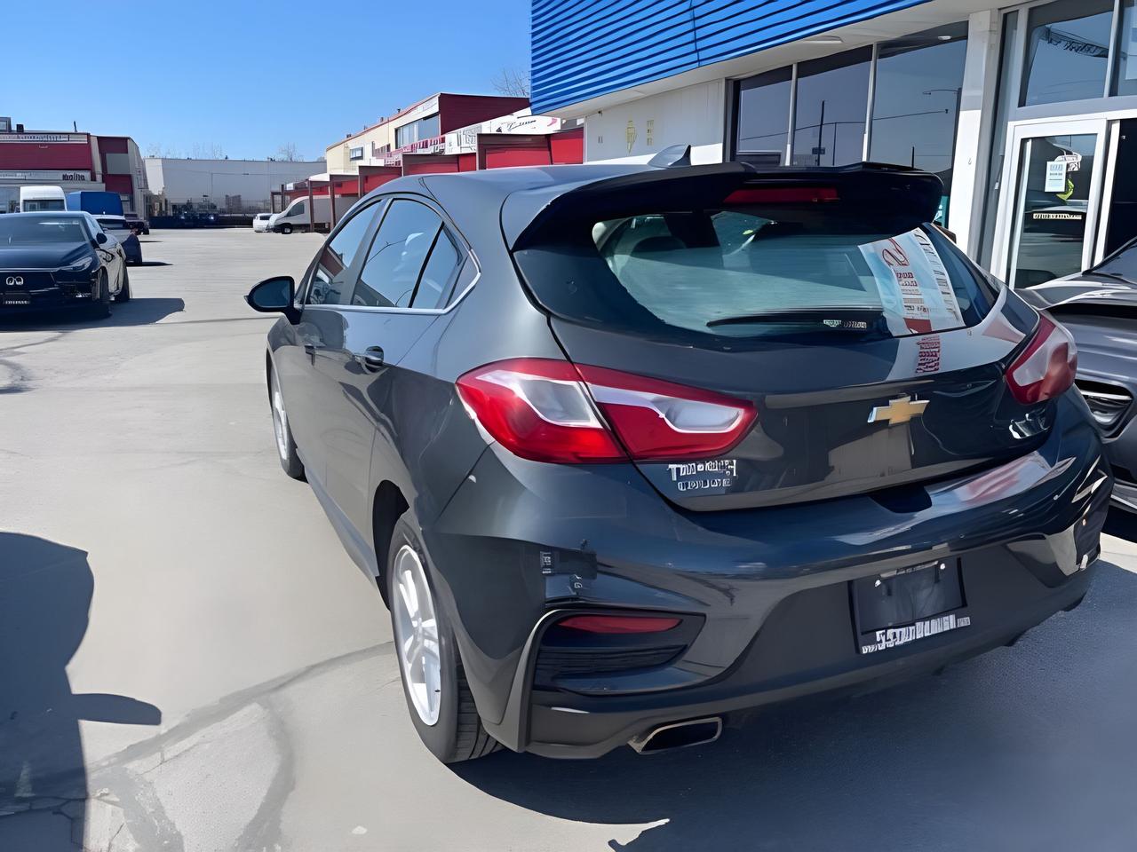 2018 Chevrolet Cruze HB LT 6 SPEED Photo