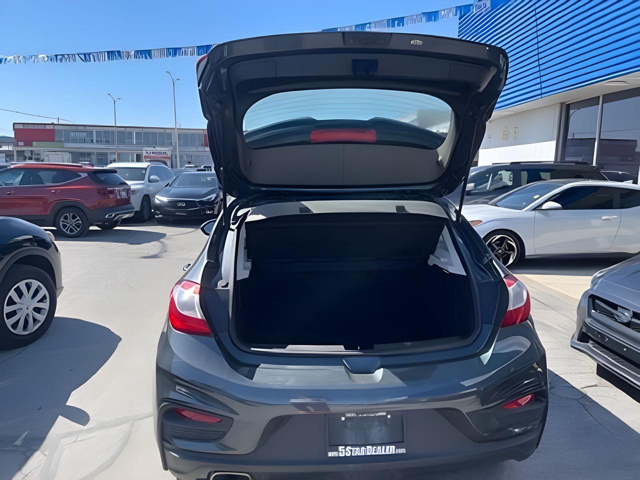 2018 Chevrolet Cruze HB LT 6 SPEED Photo