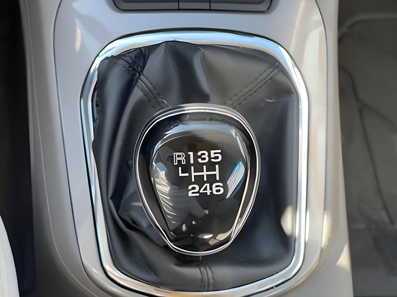 2018 Chevrolet Cruze HB LT 6 SPEED Photo
