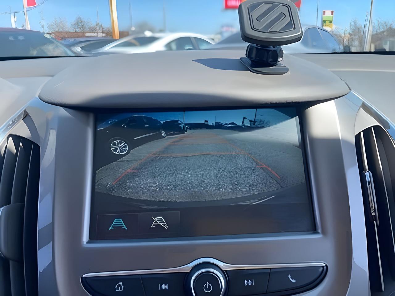 2018 Chevrolet Cruze HB LT 6 SPEED Photo