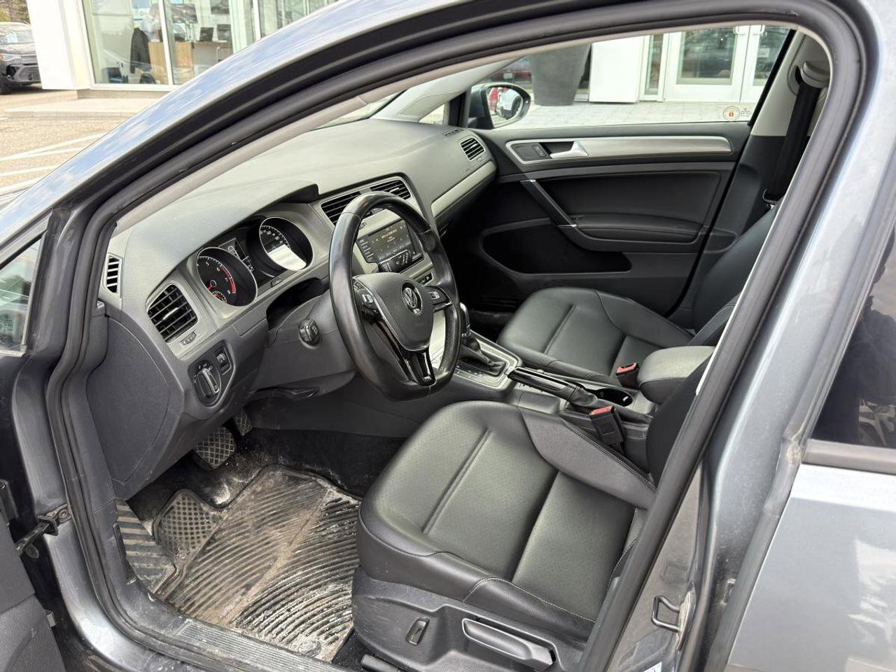 2017 Volkswagen Golf SportWagen  Photo4
