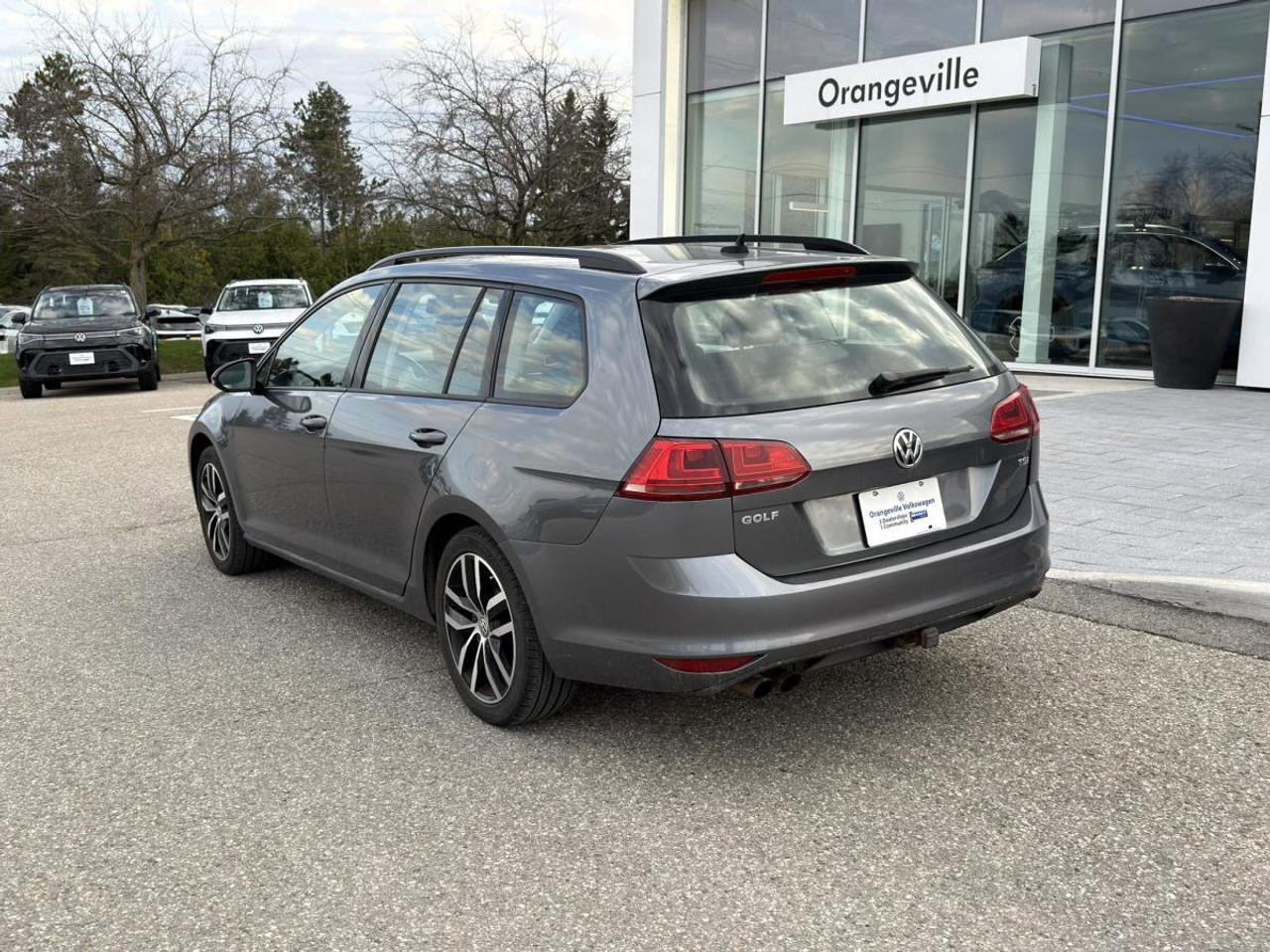 2017 Volkswagen Golf SportWagen  Photo
