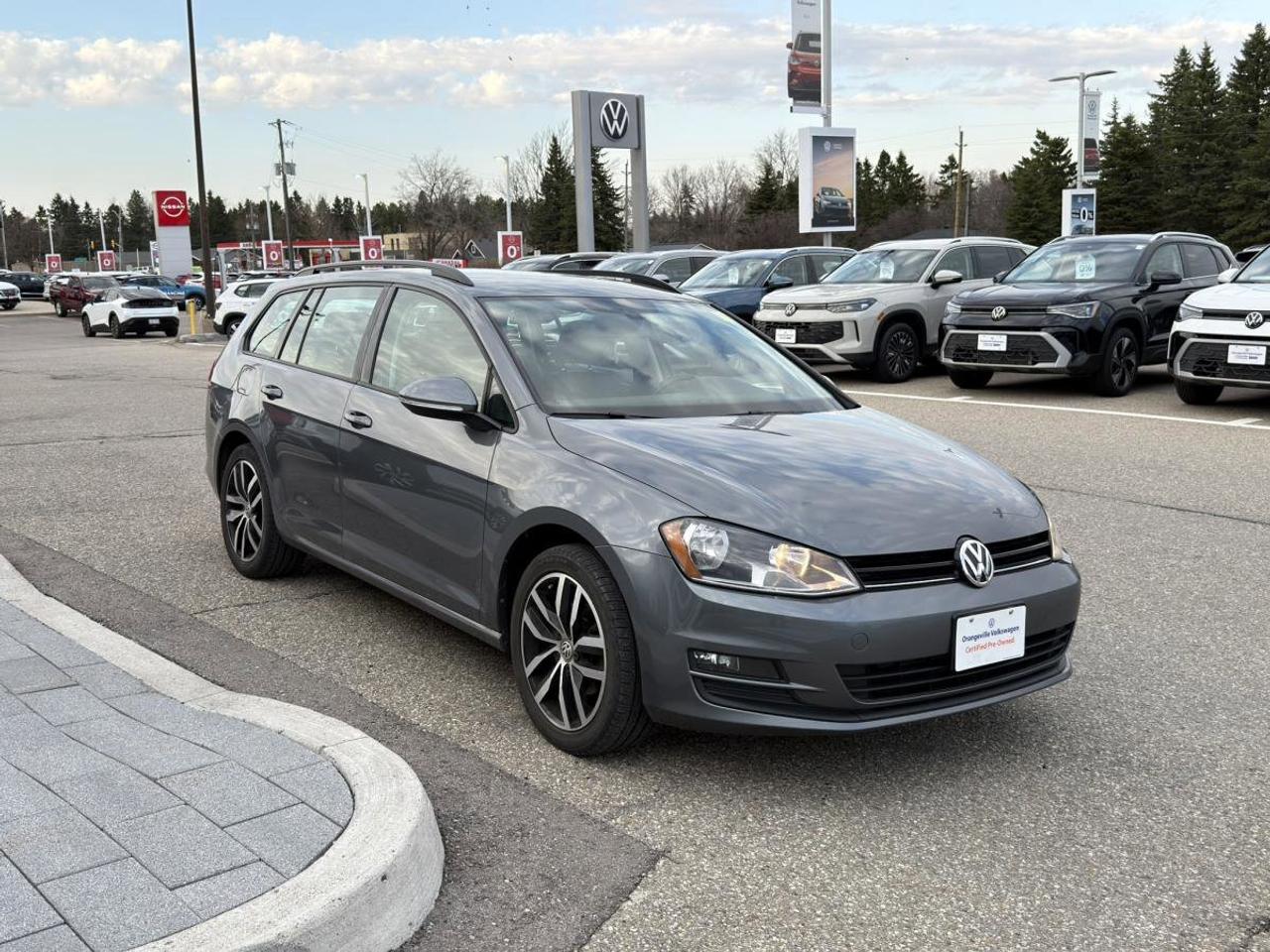 2017 Volkswagen Golf SportWagen  Photo