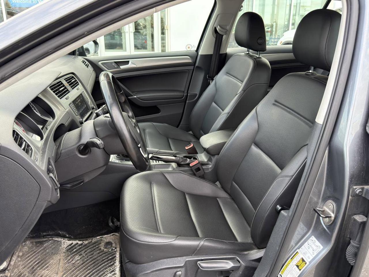 2017 Volkswagen Golf SportWagen  Photo