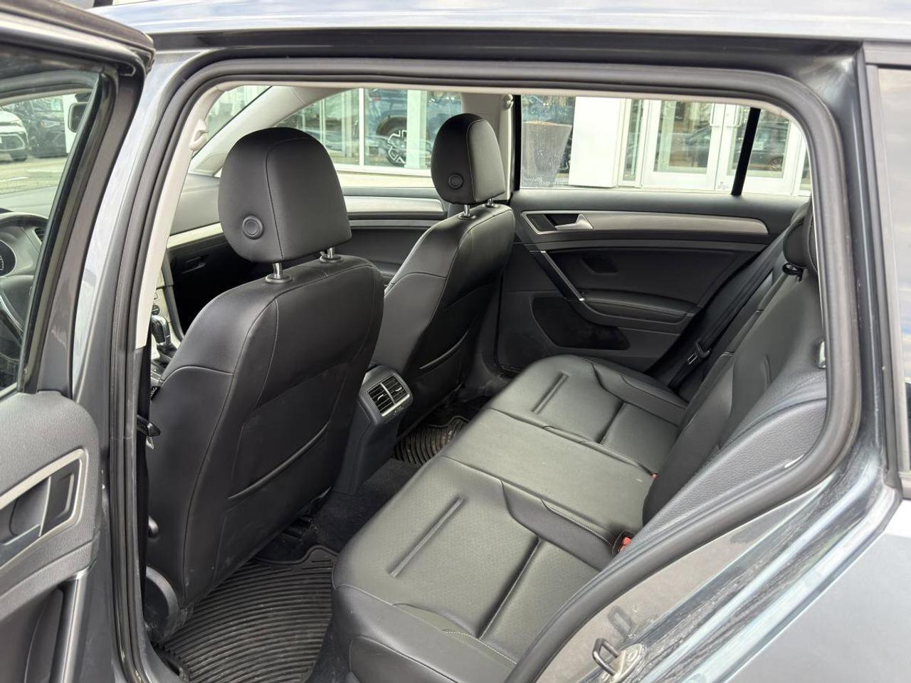 2017 Volkswagen Golf SportWagen  Photo