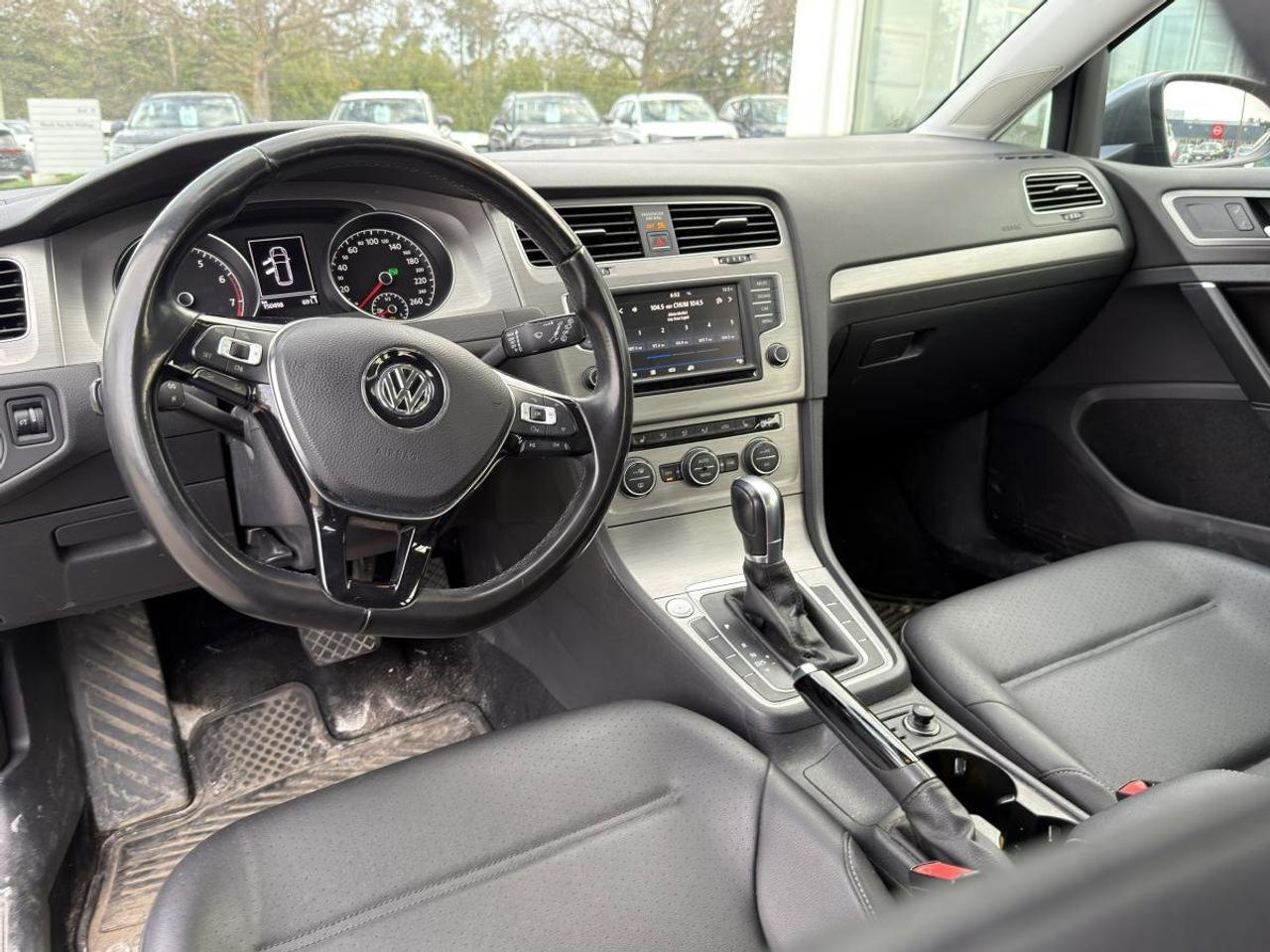 2017 Volkswagen Golf SportWagen  Photo