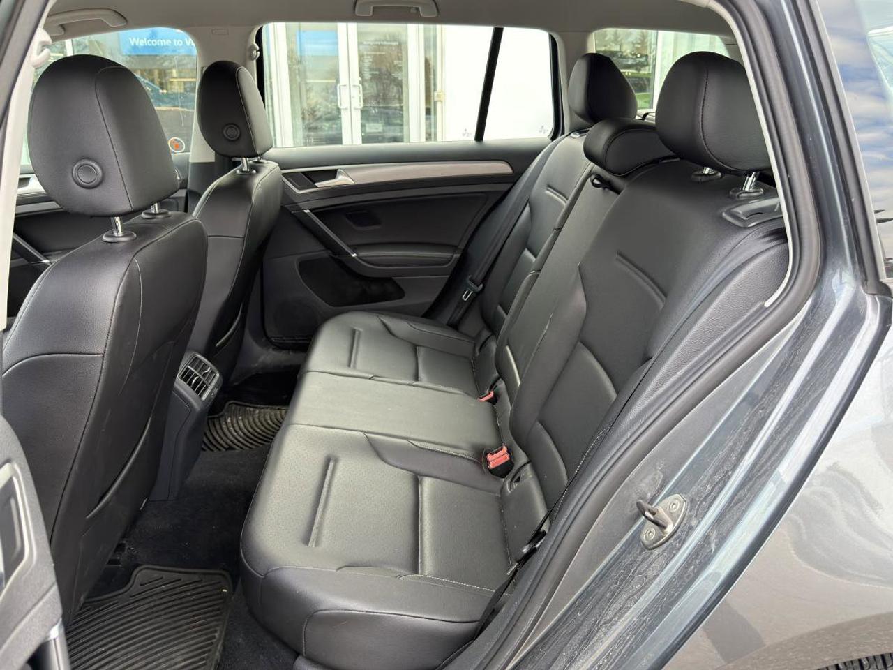 2017 Volkswagen Golf SportWagen  Photo