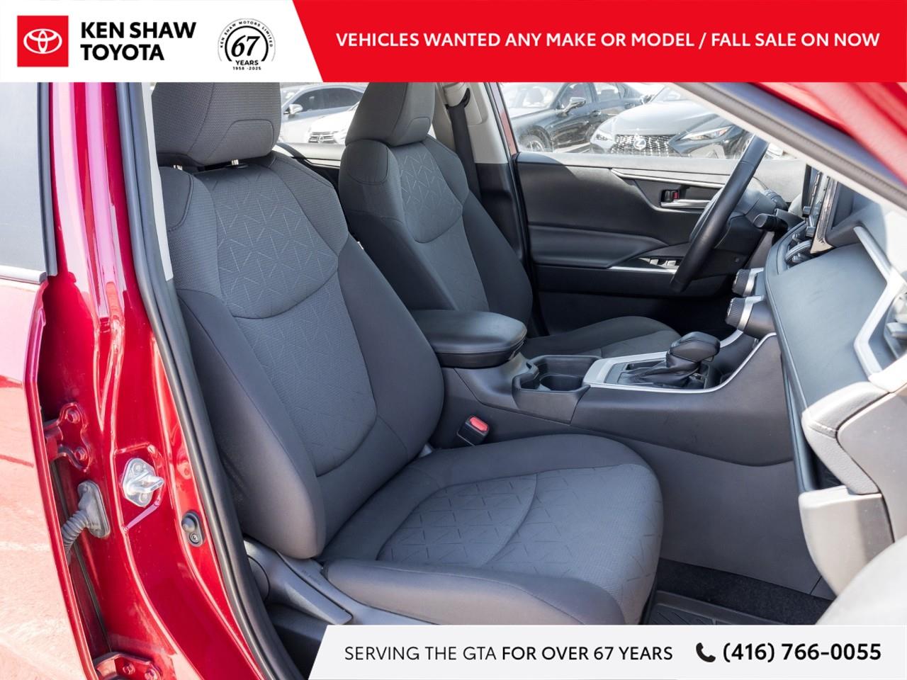 2021 Toyota RAV4 XLE 4dr Front-wheel Drive Photo