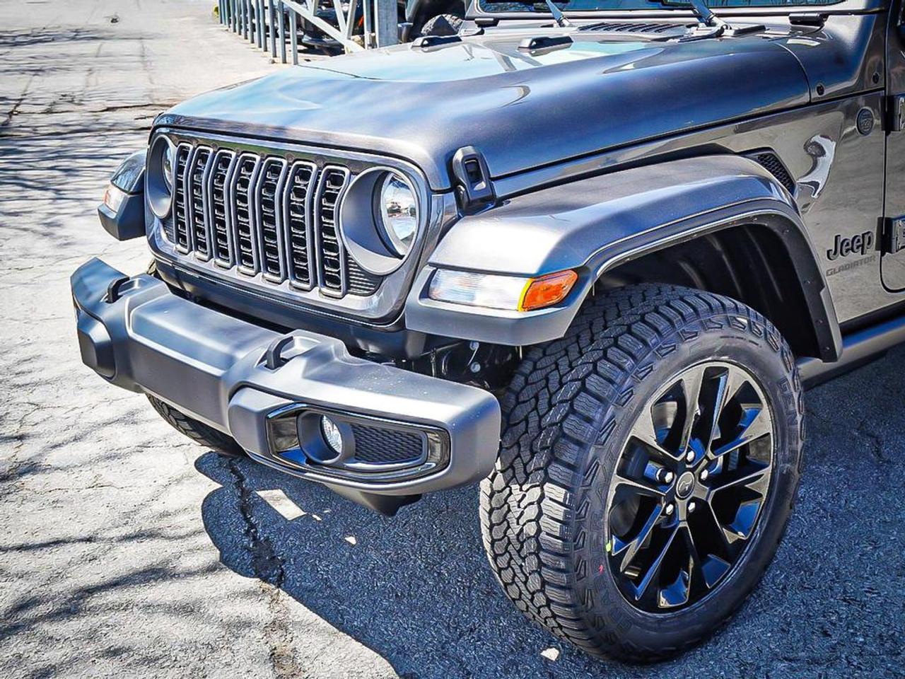 2026 Jeep Gladiator  Photo3