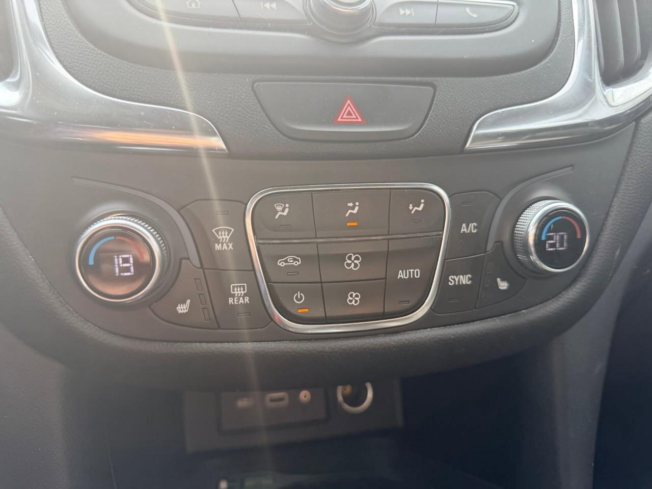 2021 Chevrolet Equinox LTLT, 1.5L AWD, ALLOYS, CLOTH, LOW KMS, 1-OWNER, C Photo