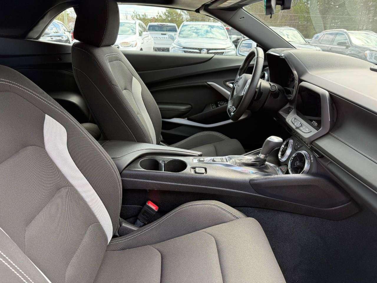 2019 Chevrolet Camaro K & N PREFORMANCE AIR INTAKE. PERFORMANCE EXHAUST. CONVERTIBLE. CERTIFIED. Photo