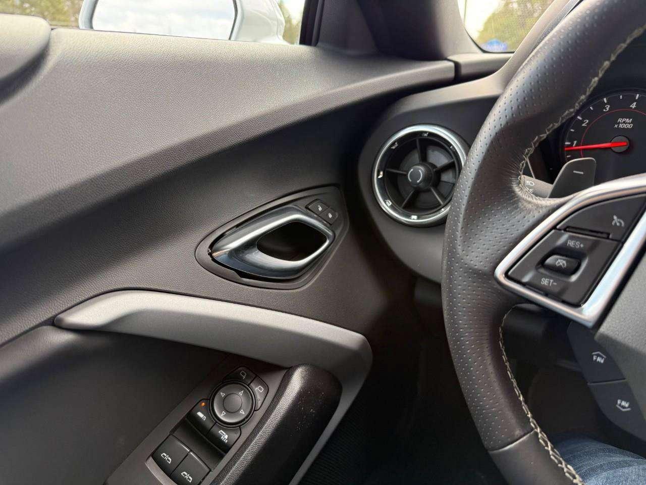 2019 Chevrolet Camaro K & N PREFORMANCE AIR INTAKE. PERFORMANCE EXHAUST. CONVERTIBLE. CERTIFIED. Photo