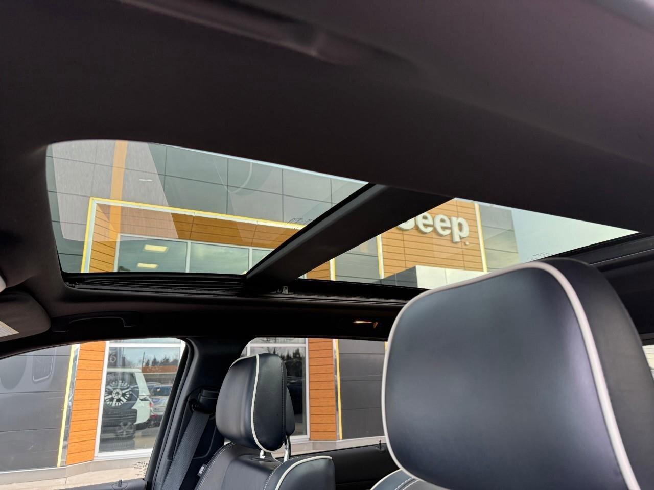 2014 Jeep Grand Cherokee 4WD 4dr Overland Photo