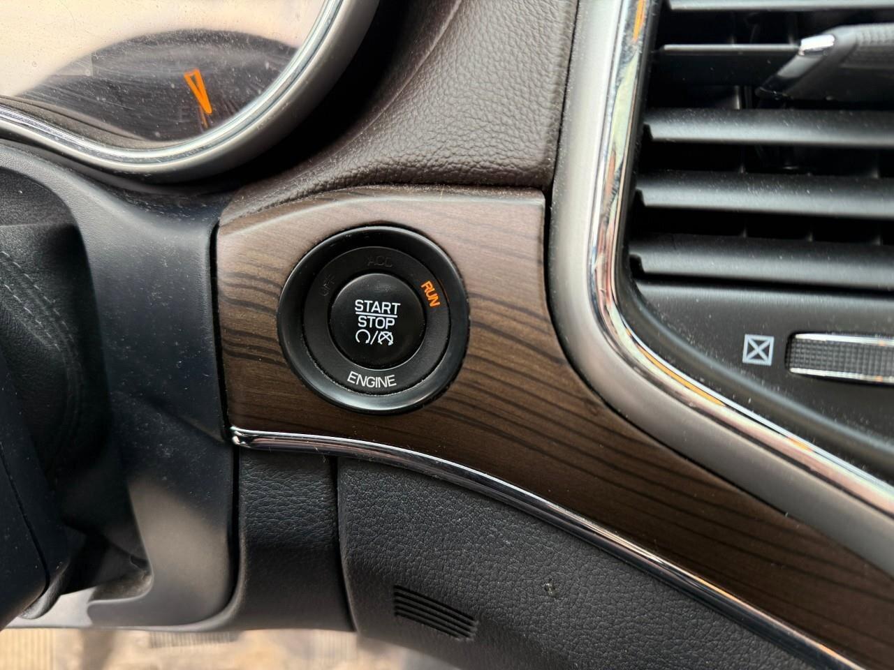 2014 Jeep Grand Cherokee 4WD 4dr Overland Photo