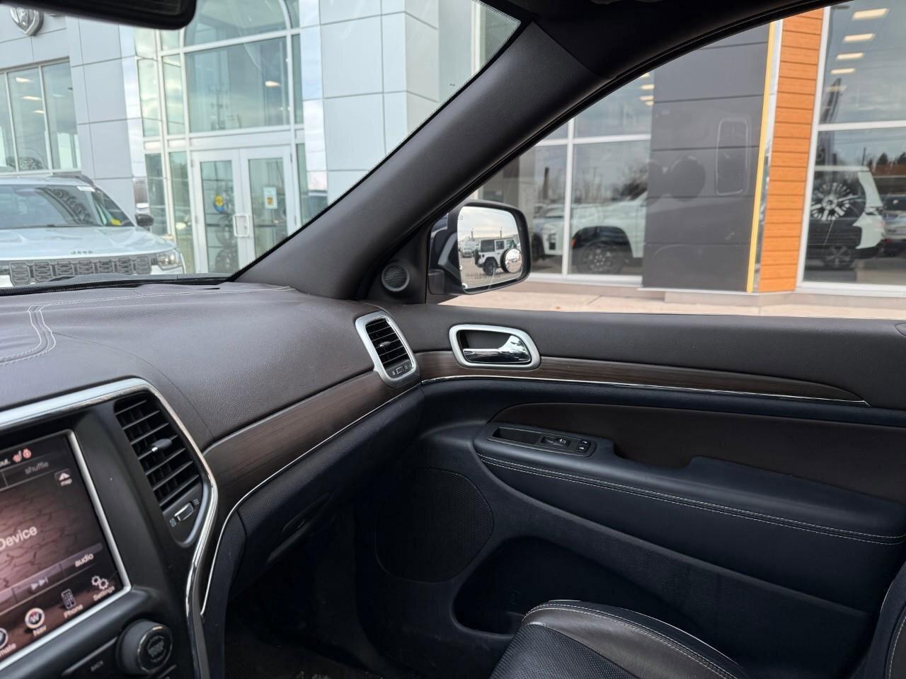 2014 Jeep Grand Cherokee 4WD 4dr Overland Photo