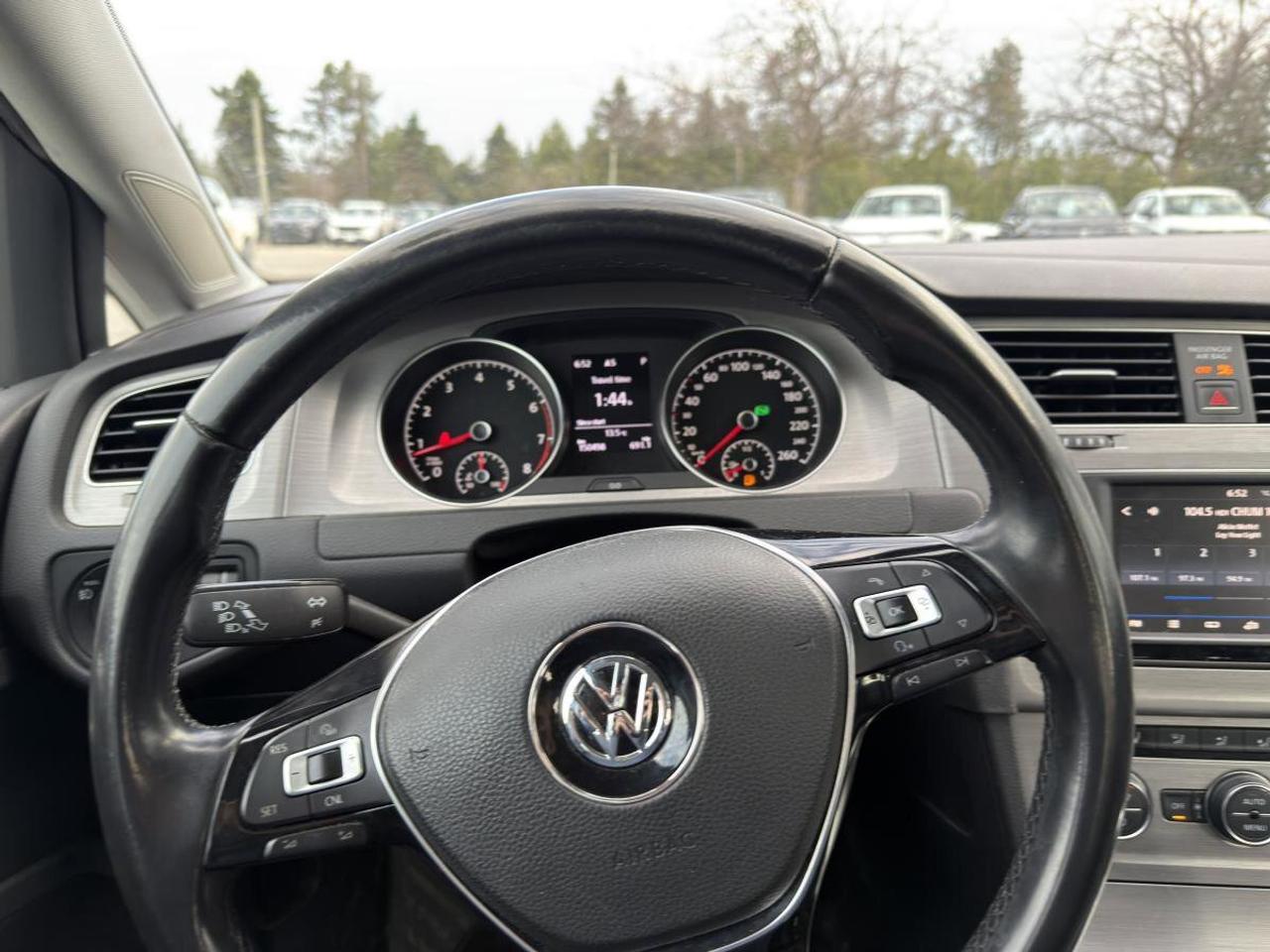 2017 Volkswagen Golf SportWagen  Photo