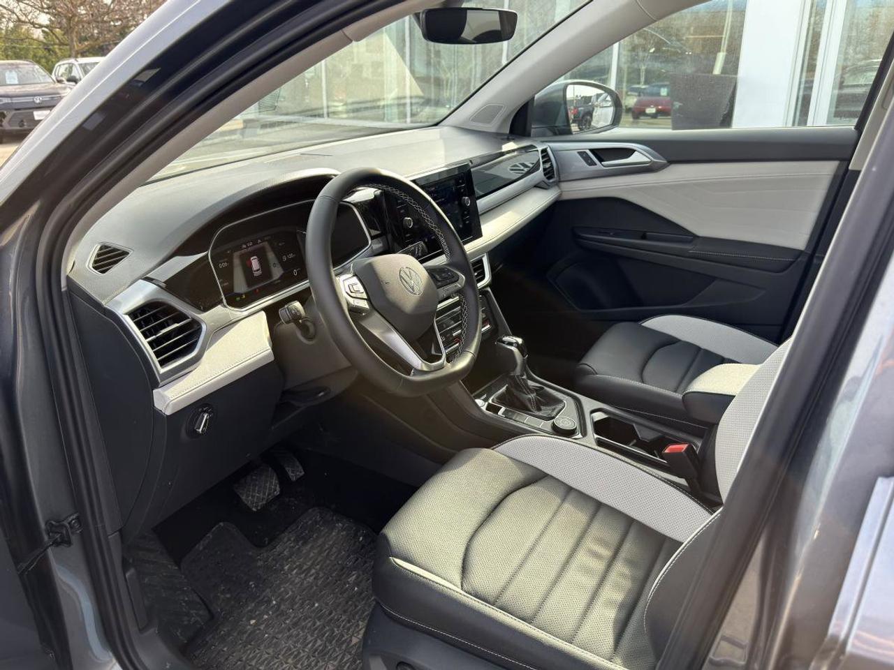 2025 Volkswagen Taos Highline 4MOTION Photo