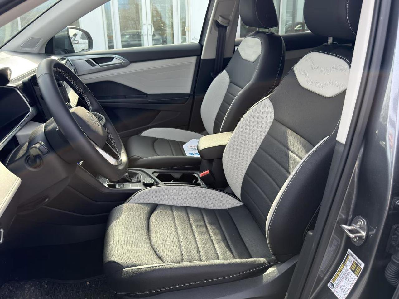 2025 Volkswagen Taos Highline 4MOTION Photo