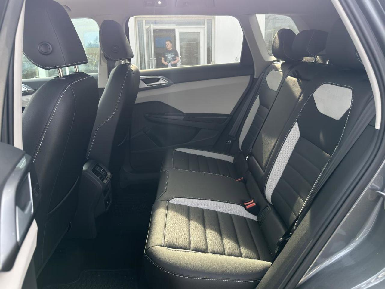 2025 Volkswagen Taos Highline 4MOTION Photo