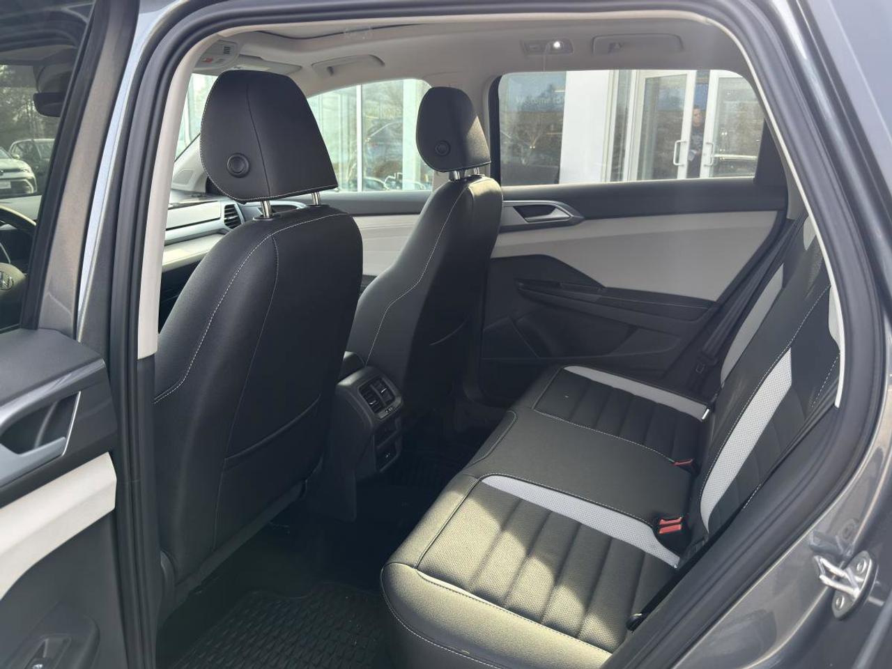2025 Volkswagen Taos Highline 4MOTION Photo
