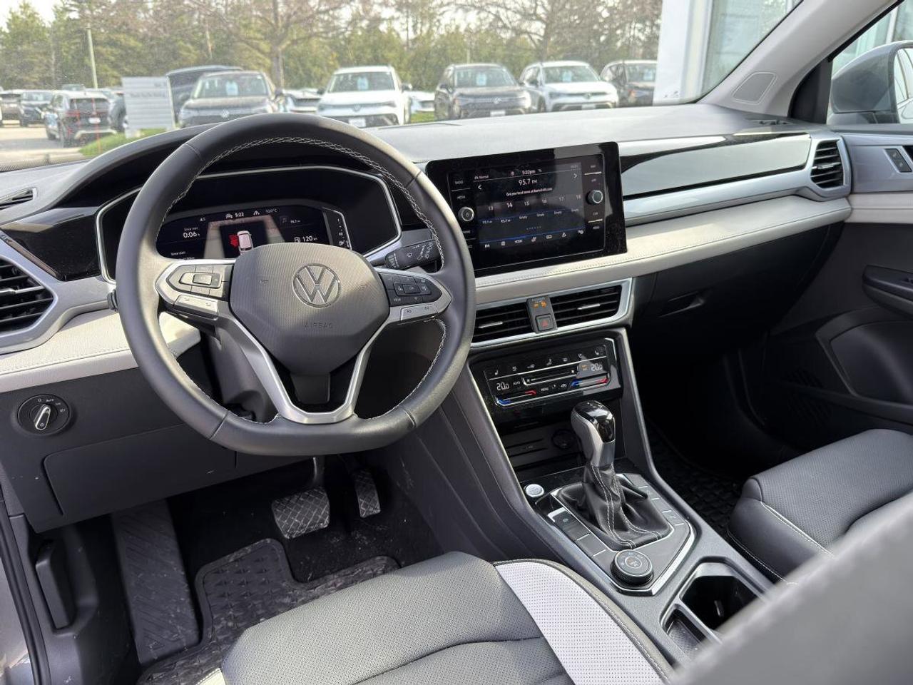 2025 Volkswagen Taos Highline 4MOTION Photo