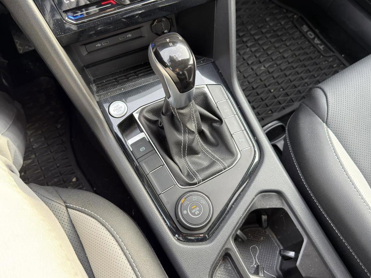 2025 Volkswagen Taos Highline 4MOTION Photo