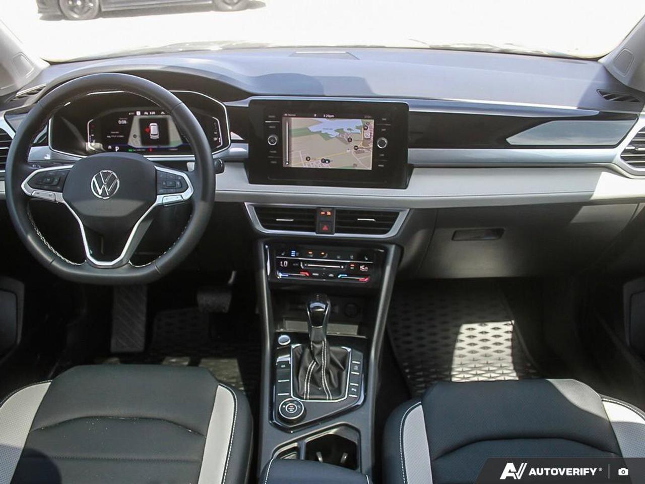 2025 Volkswagen Taos Highline 4MOTION Photo